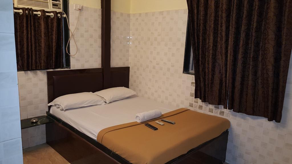 Hotel Al Mehraj Bombay Esterno foto