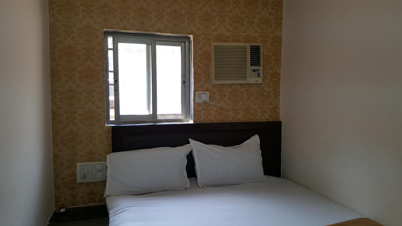 Hotel Al Mehraj Bombay Esterno foto