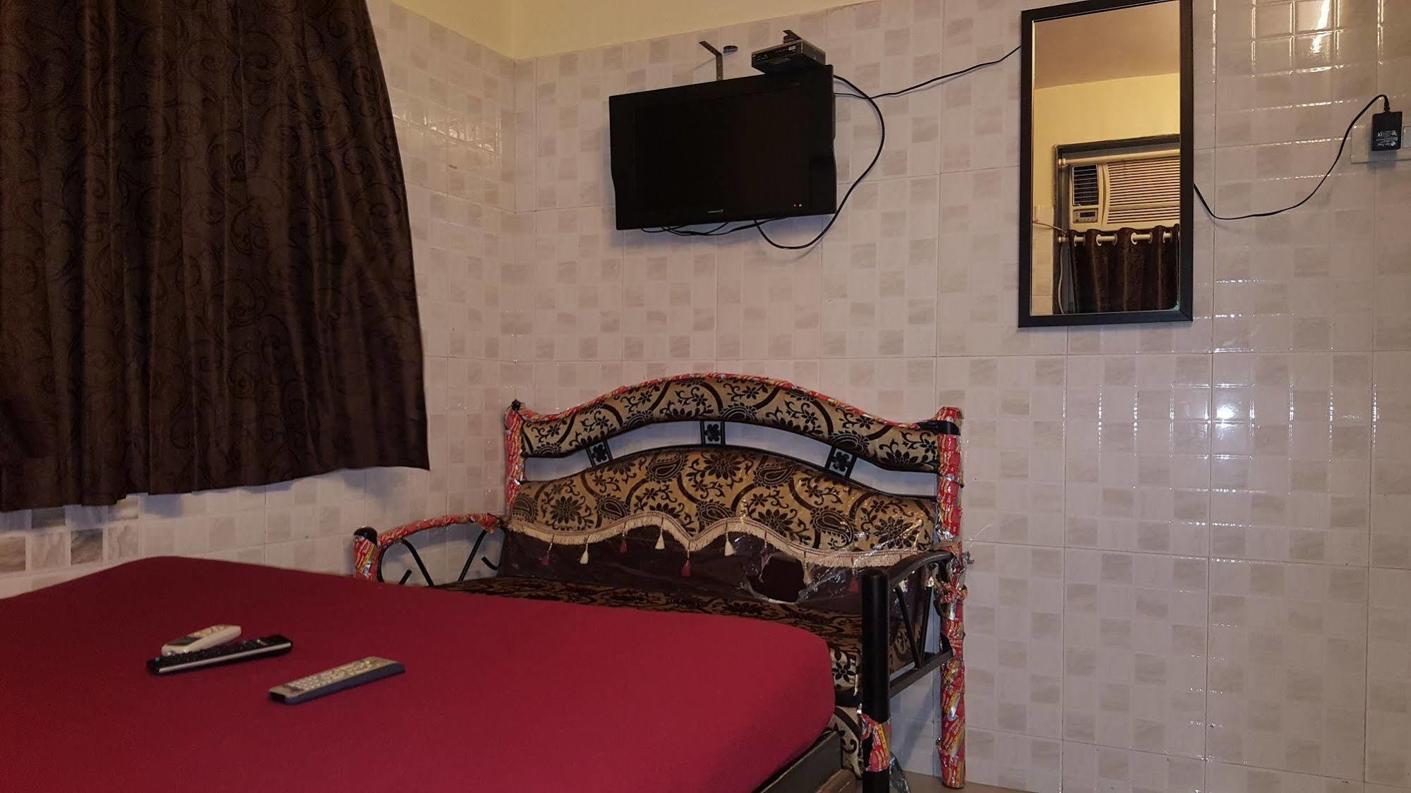 Hotel Al Mehraj Bombay Esterno foto